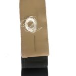 כיסוי להגה דגם "שרוכים" מורכב בתפירה על ההגה